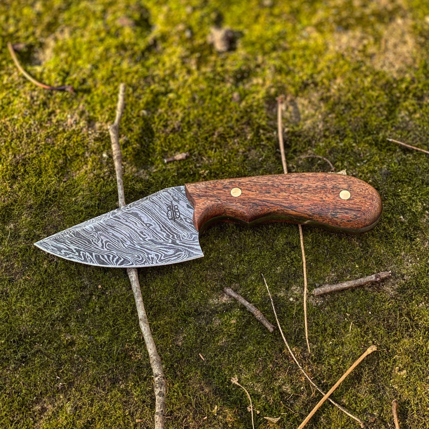 BnB Knives Wild Skinner – Damascus / Walnut Wood bnb134660