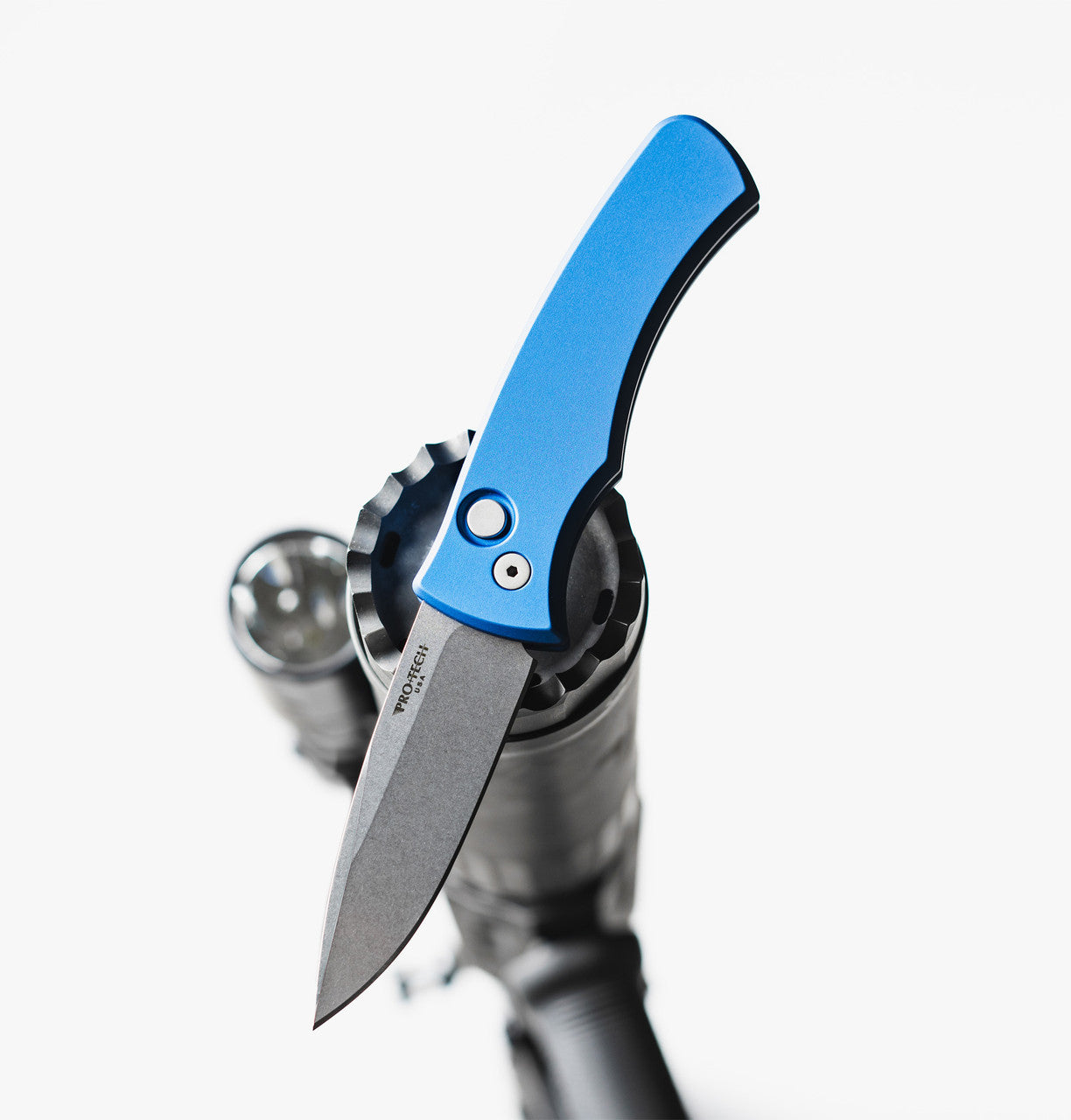 Duke 2 – 2101 Blue Button Lock Automatic Knife (Magnacut) DUKE2101-BLUE